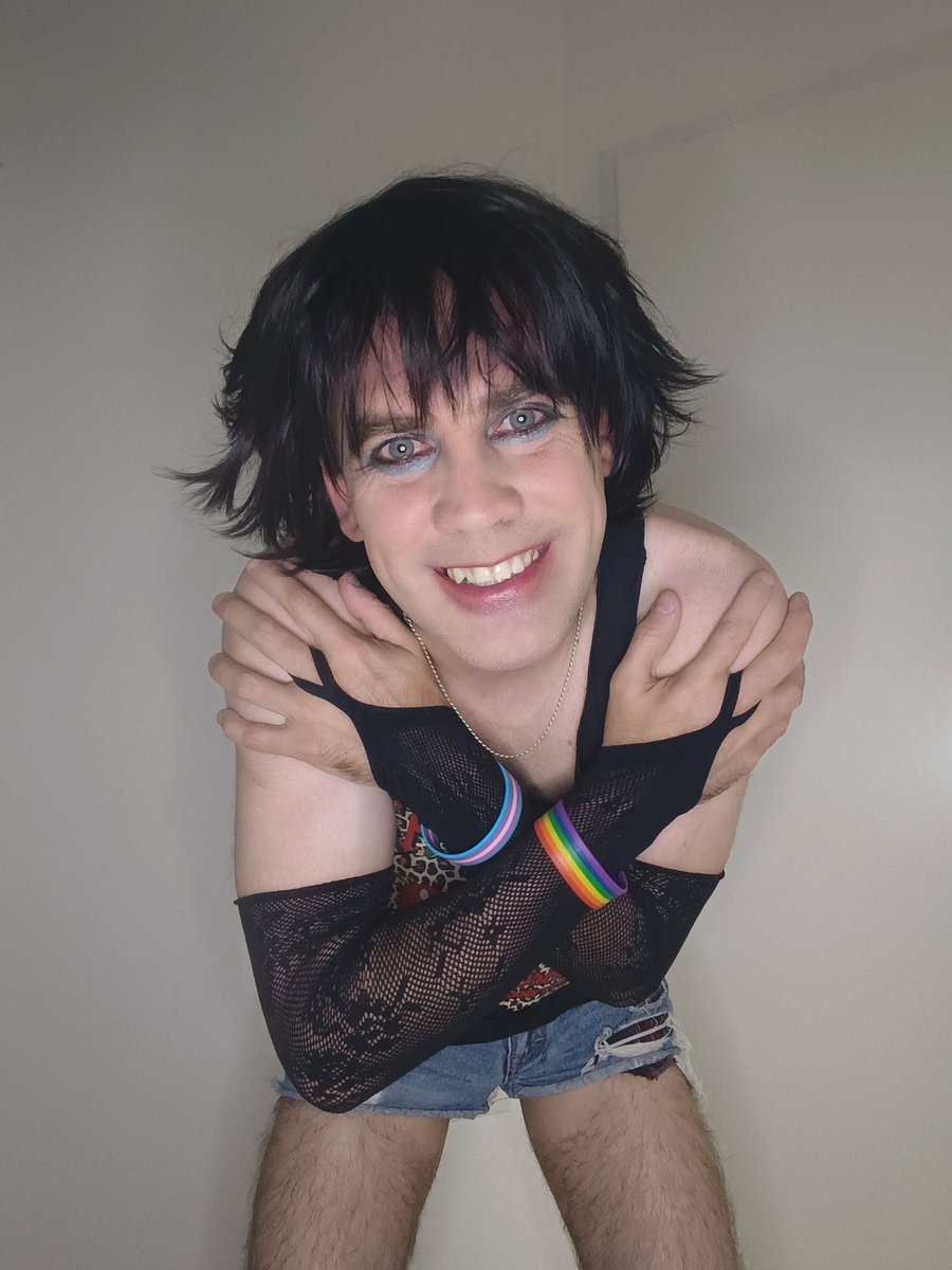 amycdxxx's tweet photo. Sorry, I'm a beginner. This is my first makeup. 😅🙃😘 2nd #crossdresser #cd #sissy #trans #transgender #ts #tgirl #shemale #femboy #hungary #hungarian https://t.co/jI3YTcik8B