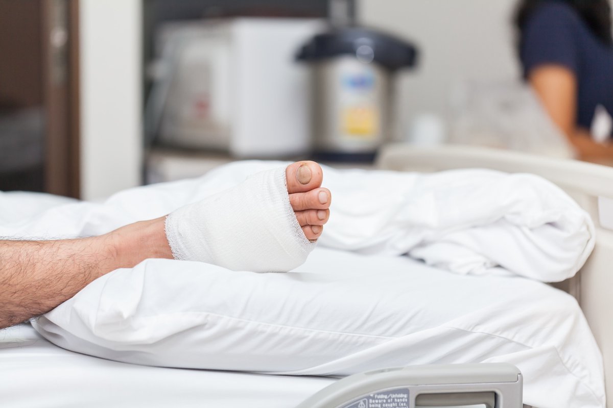 TEXASHVMG's tweet photo. Wounds can affect different areas of the body and can require appropriate medical care for healing. Texas Heart and Vein Multispecialty Group provides wound care through Dr. Alabi and Dr. Dixit, with attention to each patient’s specific wound and medical needs. https://t.co/UlKJzUeC06