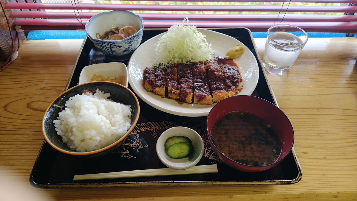 mari_train's tweet photo. お盆休みの間に長良川鉄道に乗りました。
北濃まで行きました。
そこの駅の食堂で味噌カツ定食を食べました。
鉄印は関駅で頂きました。 https://t.co/3awql5X7he