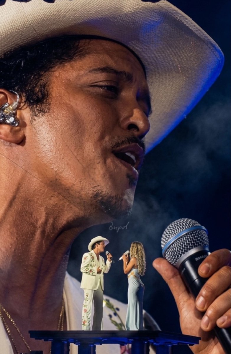 theromanticmars's tweet photo. I love you @BrunoMars https://t.co/oef8O2rAAm