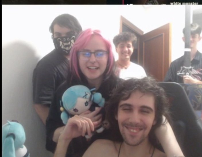 IDKLOVEGIRLS's tweet photo. @JudedDrx Si te sirve de algo. Enrealidad el ganó.  Así se ve un buen perdedor y ganador al mismo tiempo. Sol jugo bien. Y demostró muchas cosas, no ser el top 1 pero lo demás. Si lo demostró bien. https://t.co/ZhEu0RcfbI