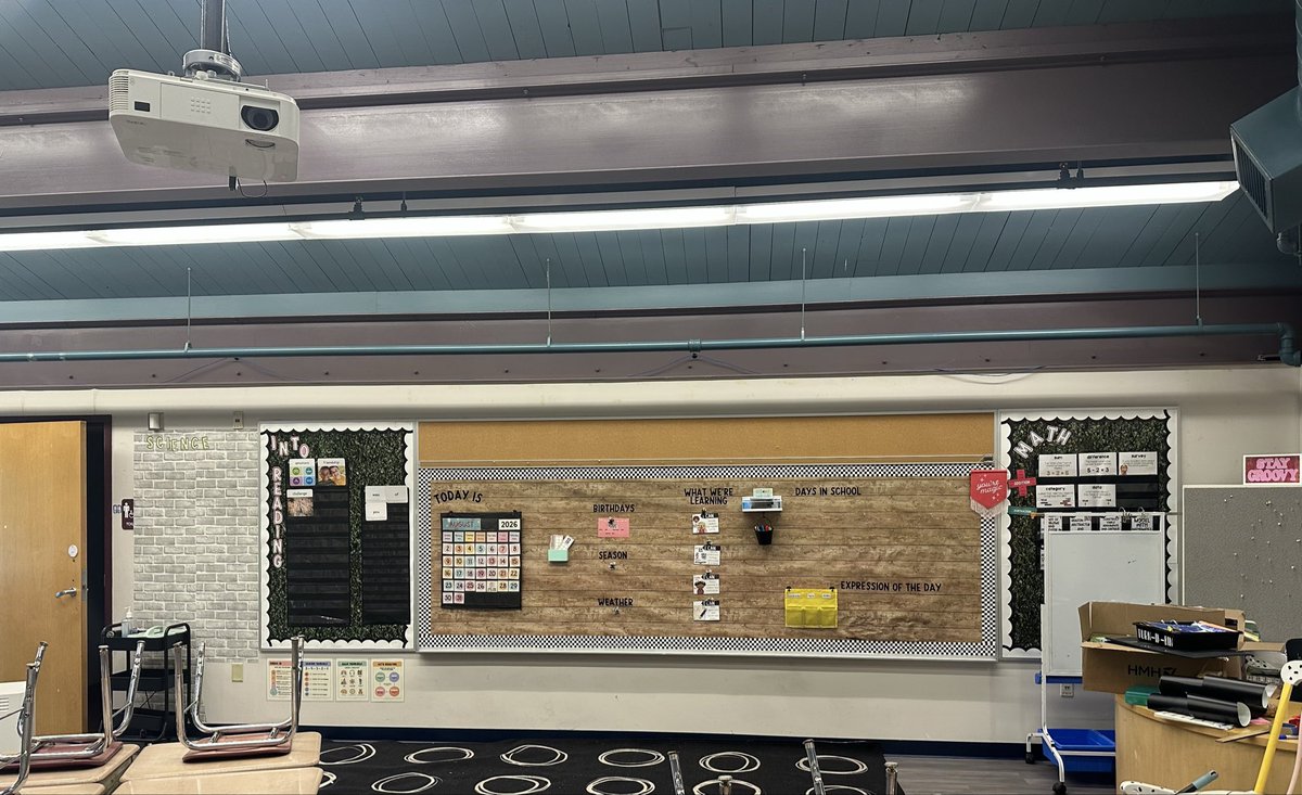 MrsFirstie's tweet photo. Day 3 of set up was a lot more fun than Day 2! After a long day of cleaning mold yesterday 😷 today I was able to actually start putting my room together! HUGE thank you to everyone who had a hand at making my classroom special &amp; @__8sd for officially clearing my list!!🤩💕 https://t.co/1DyHd6k2iN