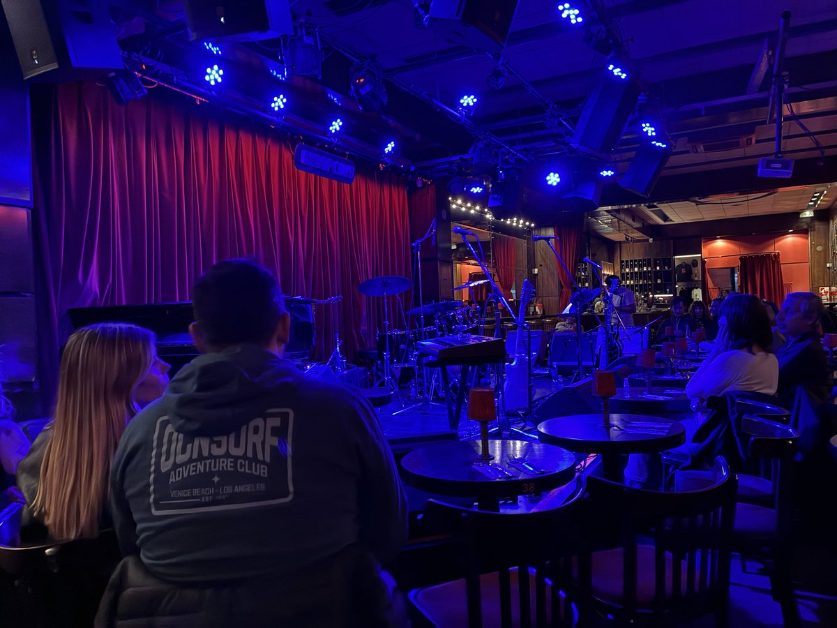 walternatalini's tweet photo. Esperando en @bebopclub a Botafogo ( Bluesman ) https://t.co/JZOtyqbwS8
