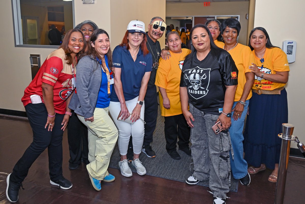 HCDEtx's tweet photo. 130+ years in the game, 900+ employees, one UNRIVALED team! 🦄 #HCDE kicked off the academic year at Convocation with team spirit, employee service recognitions and an AI-powered football franchise. See why there’s no team quite like ours: https://t.co/3vpaWDc7Vm #SeetheImpact https://t.co/k4UHgOkRjK