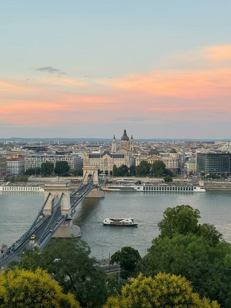 InFiniteH0riZ0n's tweet photo. Budapest, Hungary https://t.co/nqbQxdYP7n