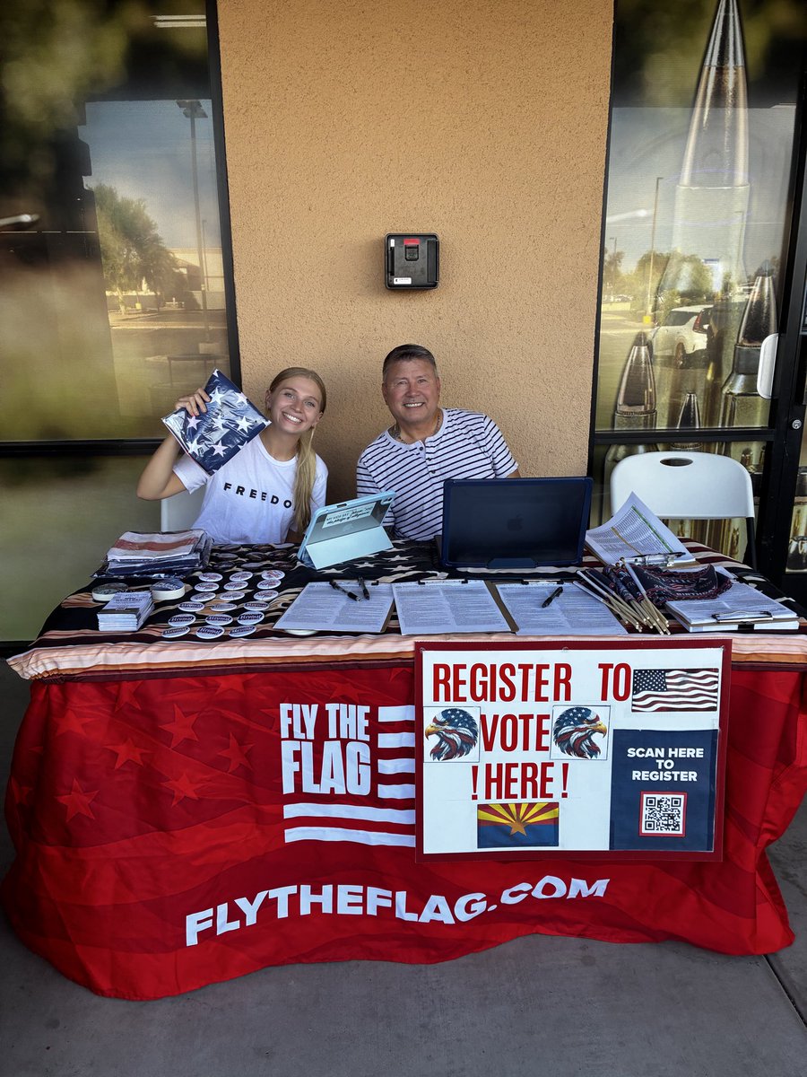 ShaneWalla69's tweet photo. Helping the community to vote @PartnersMad https://t.co/Pn7ilf5CPi