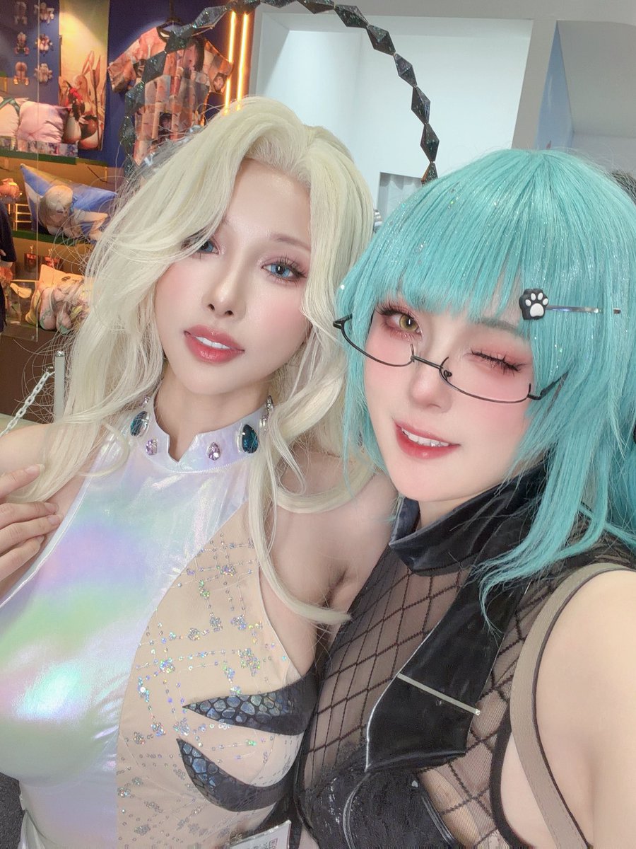 Natsuko233's tweet photo. With Mommy❤️❤️❤️❤️❤️❤️❤️
#C108 https://t.co/bxBTFP3rER