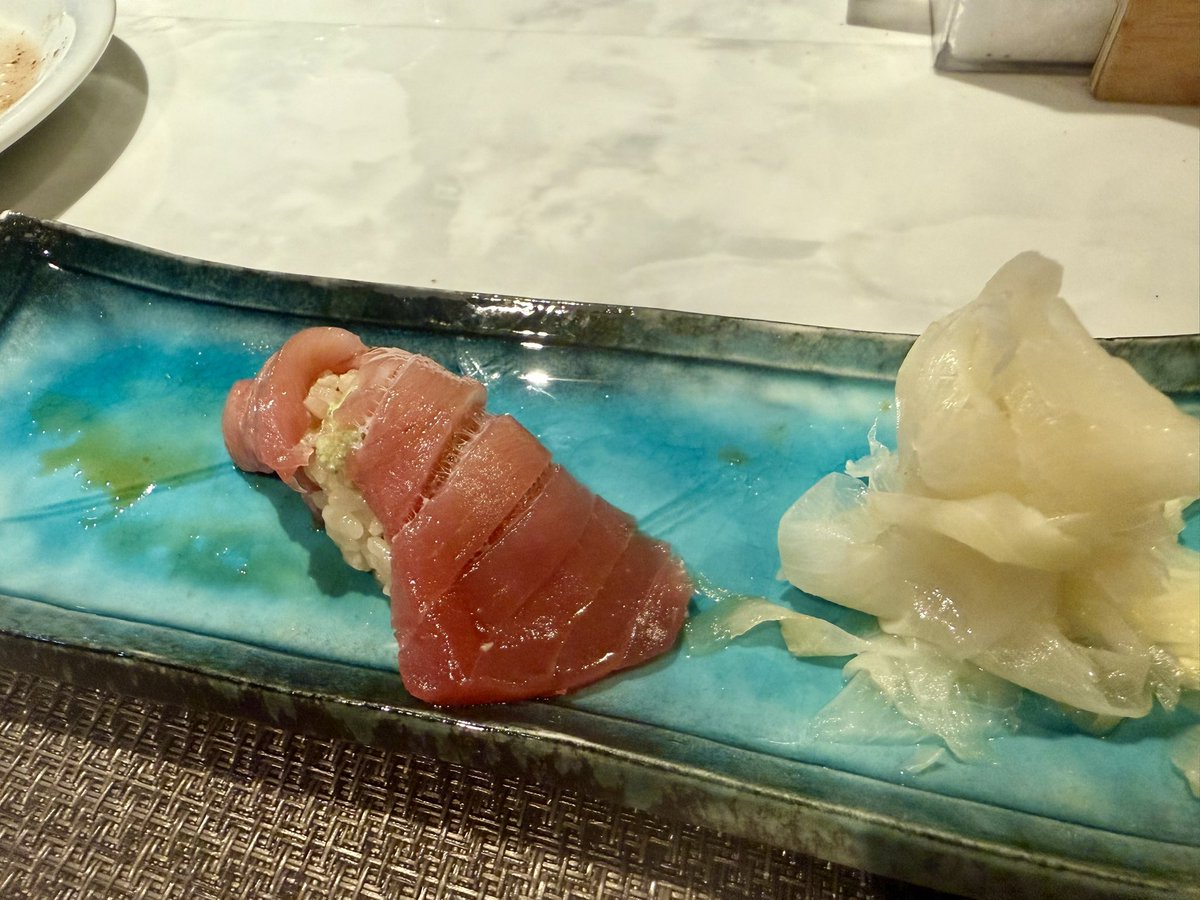 dendekei's tweet photo. 昨日の夜はママ友とお鮨🍣
鮨dining room かなざしさん
16貫7500円のコース茶碗蒸し、お椀付きで2周目までは食べ放題
➕2貫で18貫食べました。 https://t.co/HM8mBdDwzX