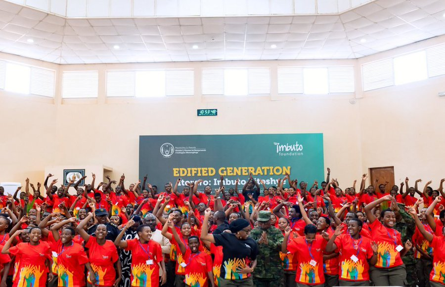 HeritierRW's tweet photo. From Nkumba in @BureraDistrict , Northern Province, #ImbutoZitoshye continues to equip young Rwandans with the knowledge, values and sense of responsibility needed to contribute to the country’s development. @FirstLadyRwanda’s commitment to empowering the youth is helping prepare a generation ready to take an active role in building Rwanda’s future.