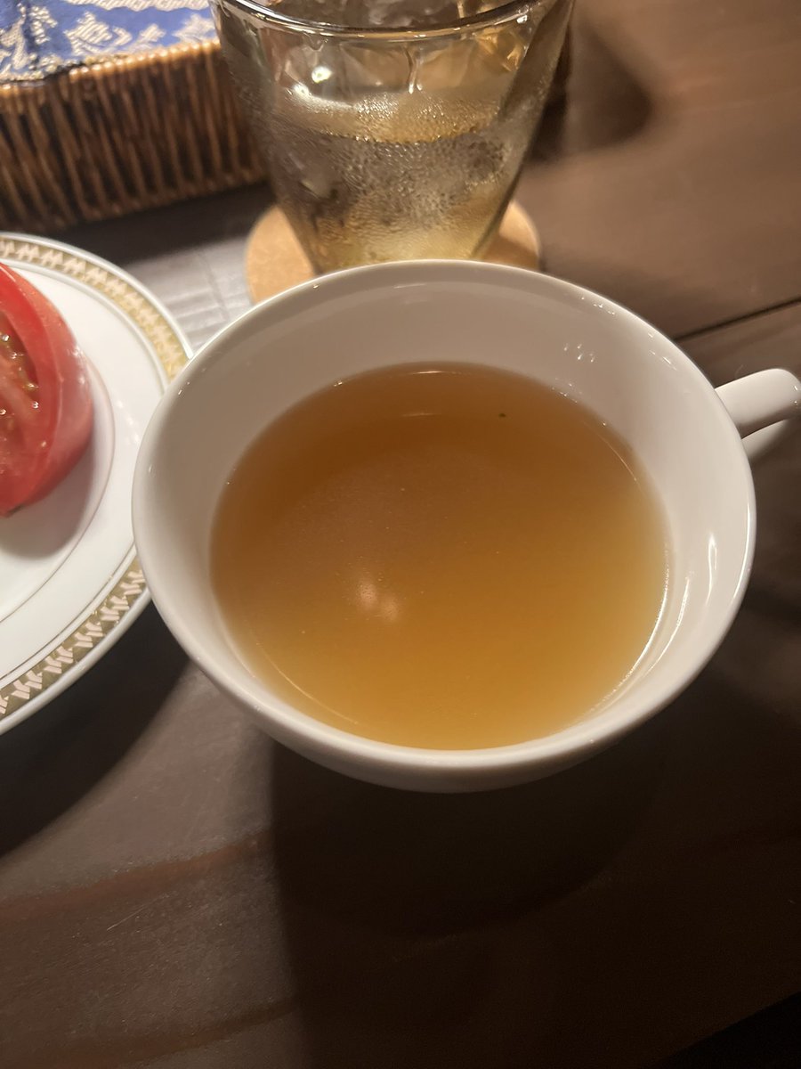 higuitar26's tweet photo. ベーシスト野崎森男氏(実兄は真助さん)のレストランで昼食。
ポークステーキもサラダもスープも美味かった！

#メシテーロ https://t.co/42uFRW7gmW