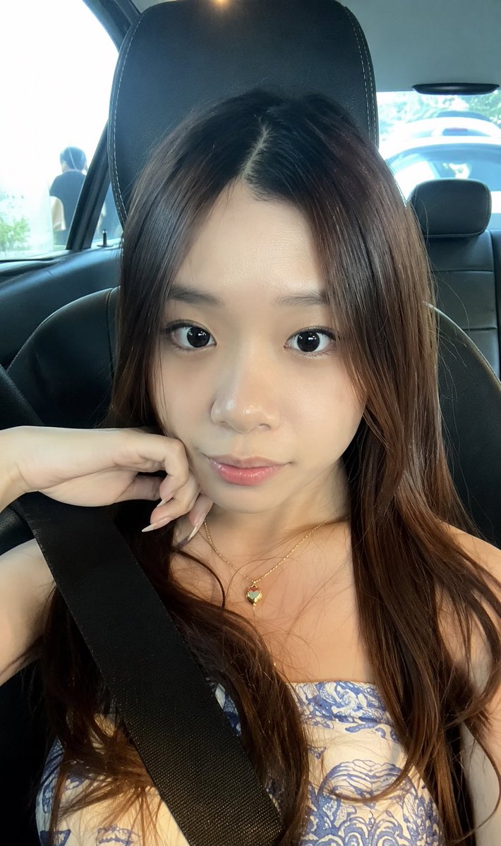 Damdehaan's tweet photo. I love her more before she did her nose 
https://t.co/xR8bVJ4MGq https://t.co/amNfpFgjk2