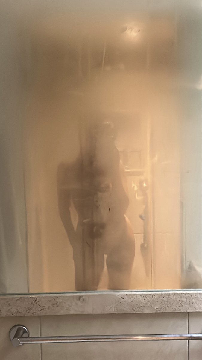 ScarlettyEnzo's tweet photo. Me bañé solita:(  Quisiera a una chica que me acompañara a bañarnos, y le presto mis juguetes 👀🔥
Enzo nos ayuda a usarlos, que dices te bañarías conmigo? 💦 https://t.co/oCXSWGw6Tw