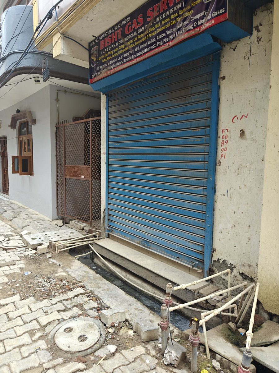 Sachinn1205's tweet photo. @gupta_rekha @DelhiPwd @MCD_Delhi I request the Government and my Area MLA to kindly take immediate action against the responsible officials and workers for their negligence and delay. Despite repeated complaints, no permanent action has been taken. https://t.co/wU3PnYTcgU