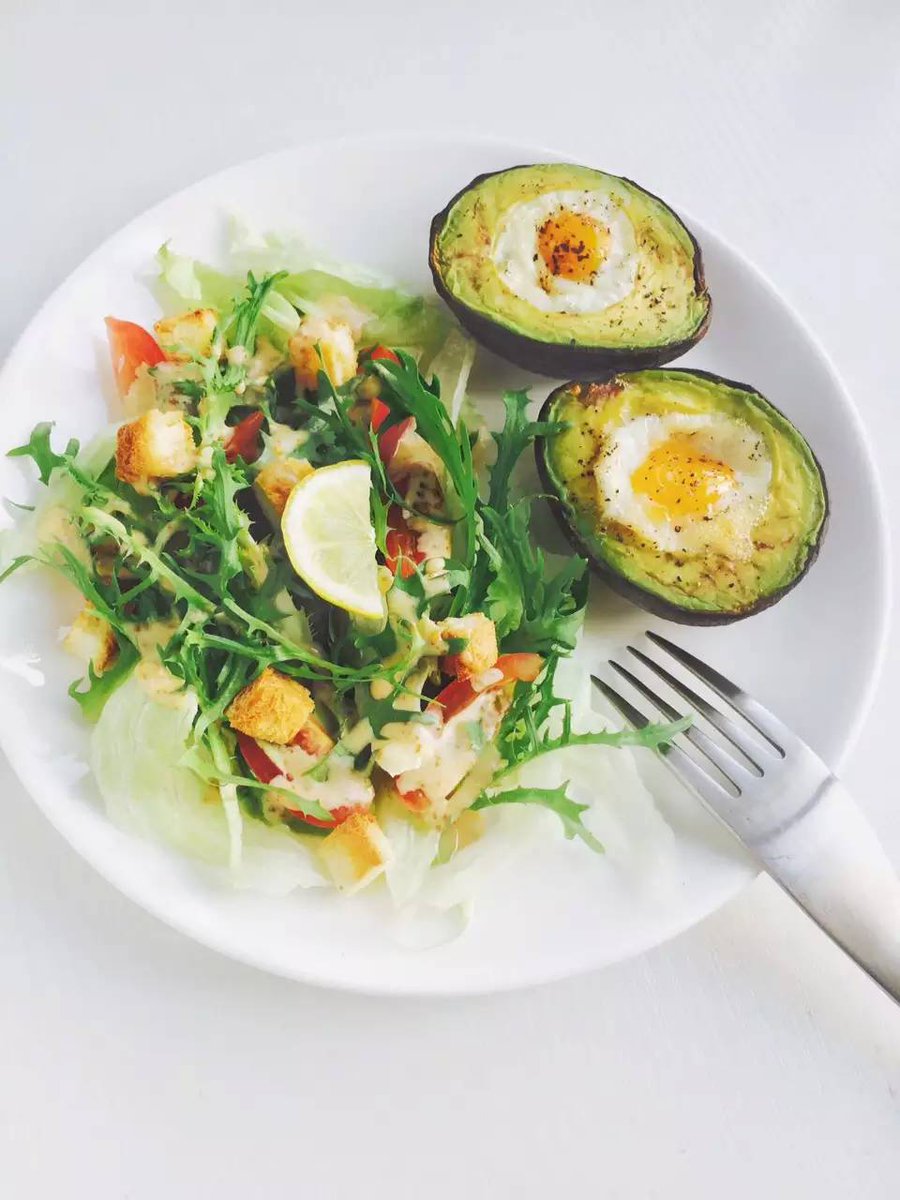 HaileyGoodien4's tweet photo. Hoy comí ensalada fresca con aguacate, tomate y un toque de limón, ligera pero super rica. https://t.co/CEUBbCsK6Z