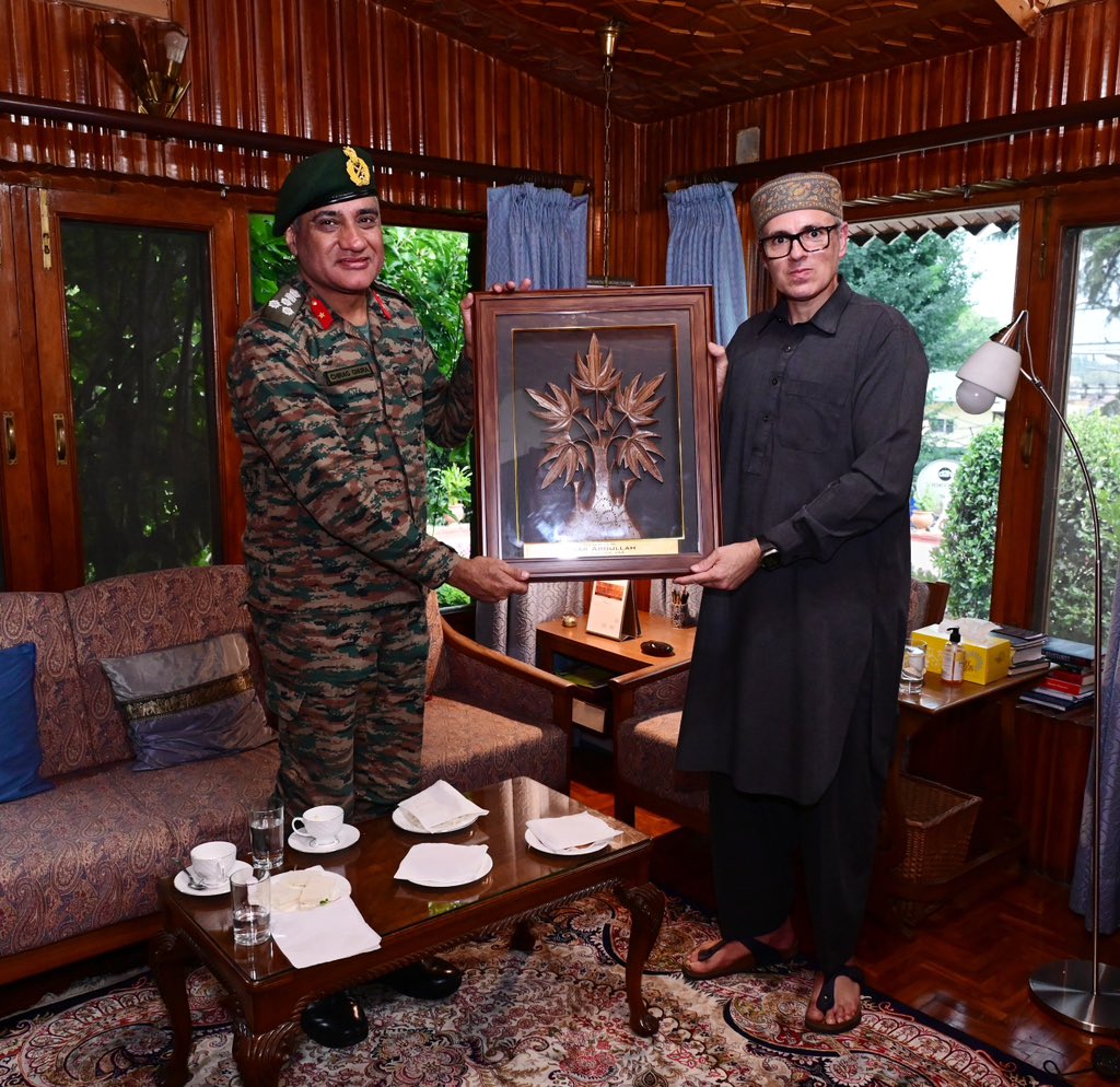 radionews_sgr's tweet photo. Project Beacon’s outgoing Chief Engineer Brig. Chirag Gura and incoming Chief Engineer Brig. S. Deepak called on J&K’s CM Omar Abdullah in Srinagar. The CM appreciated Brig. Gura’s service and wished both officers success in their new assignments.
#JammuKashmir #ProjectBeacon https://t.co/OQ2emmP4nR