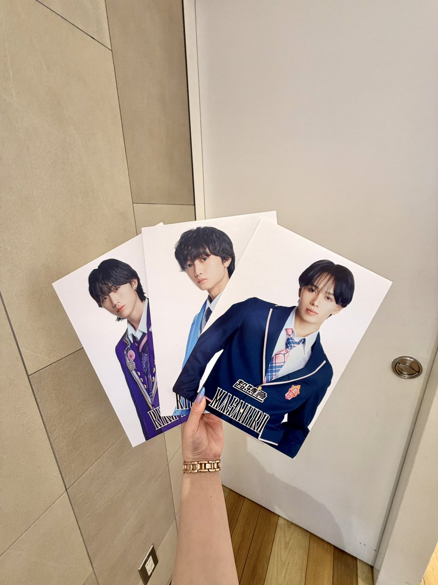 8gooooooooosha's tweet photo. タワレコでCD4枚買ったらパネル展3枚ぶち当ててえぐい、しかも自引き https://t.co/pysjyfn0JN
