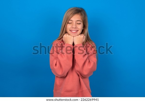 RoselineGrox's tweet photo. What’s the funniest reason you’ve ever lost interest in someone you were attracted to? https://t.co/dMShFJkcE2