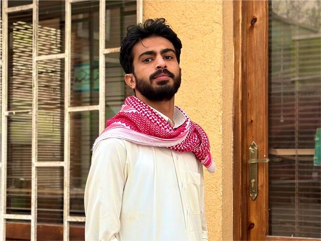 gorgeous4ew's tweet photo. الفنان باسل الصلي:

أفضل ثنائية في مسلسل شارع الأعشى هي خالد وعزيزة. https://t.co/nvbmxKic8d