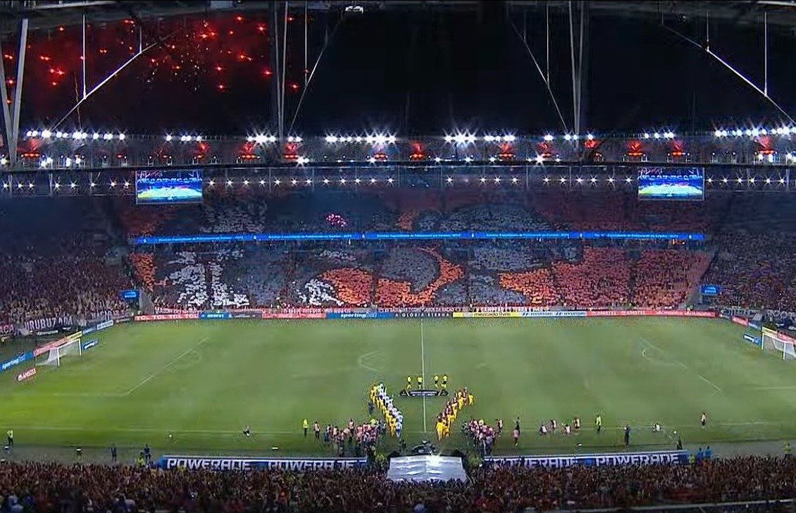 Pesgrau's tweet photo. A torcida do Flamengo aprendeu a fazer mosaico mesmo hein

MUITO BRABO! 🔥 https://t.co/jZUwzLXg4s