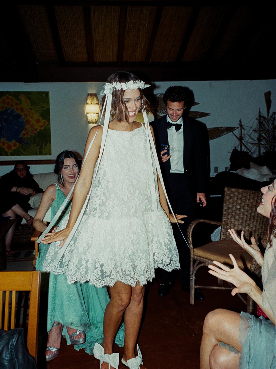 BattosMari's tweet photo. theresa fonseca vestindo givenchy spring/summer 2026 para o segundo vestido do seu casamento, ela tem uma beleza tão angelical e o look passa tanta personalidade https://t.co/9CujnVeynJ