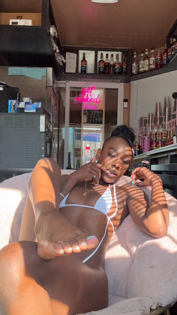 pradaamamaa's tweet photo. Your Wednesday plans just got hotter ☀️

see me, grab a drink, and let me be your favorite midweek temptation 💋☕️✨ @BaeristasPDX 4-9pm sandy location https://t.co/MR0gVKW5Lf