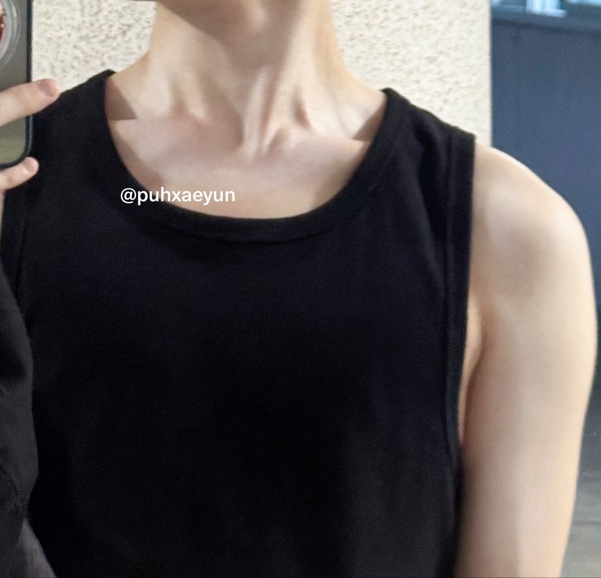 puhxaeyun's tweet photo. 더워서 질질 새는 계절 https://t.co/r3I1SGTQp0
