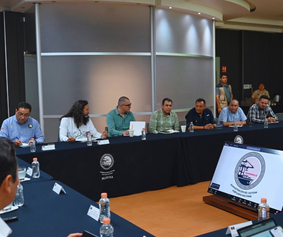 ASIPONA_Man's tweet photo. Se llevó a cabo una reunión de trabajo con la Secretaría de Infraestructura, Comunicaciones y Transportes (SICT) para revisar los proyectos estratégicos que actualmente se desarrollan en Manzanillo, así como las obras previstas para el futuro. https://t.co/XSnAAJKNZ3