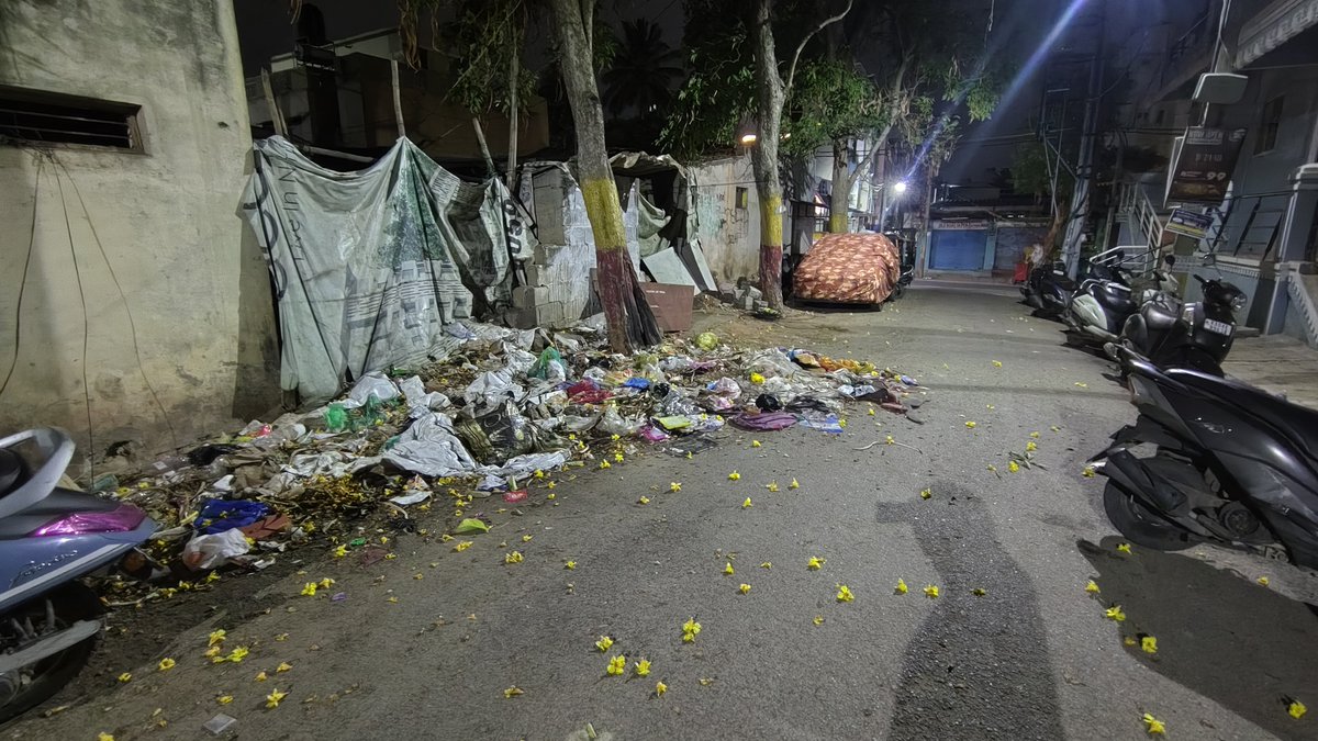 1MudassirP's tweet photo. @BDAOfficialGok @GBA_office 
We are facing garbage issue, reported last month it was clean but again all of sudden from Sunday night we can see to much of garbage again, BBMP auto comes &amp; go, not clear, reporting again this issue since yesterday no result 😔.
@krishnabgowda sir. https://t.co/lNNN9Csshr