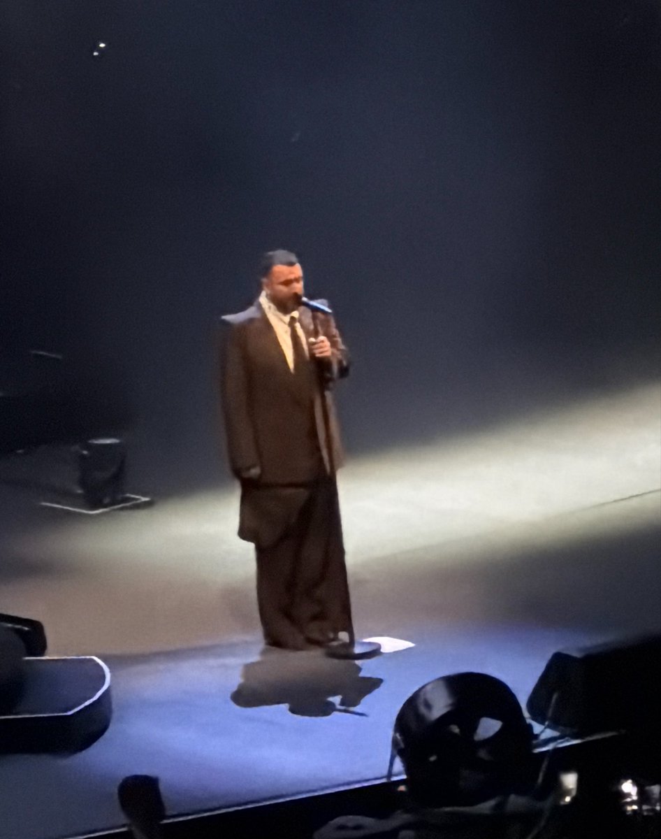 aleinadmv's tweet photo. Un placer escucharlo en vivo ❤️ #samsmith https://t.co/ccfHmXbwXZ
