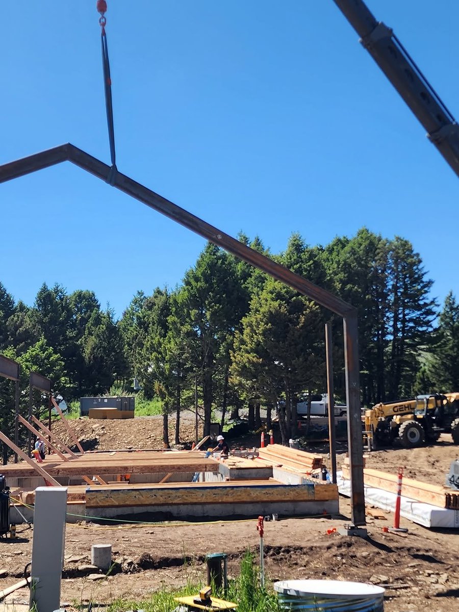 HowlersRidge's tweet photo. We’ve got floors and a steel frame!! So much progress on the Den this week. It is really exciting to see it take shape and to be able to stand where the living room will be. Stay tuned for more construction updates...walls and windows coming soon!! https://t.co/dXMZYXElys