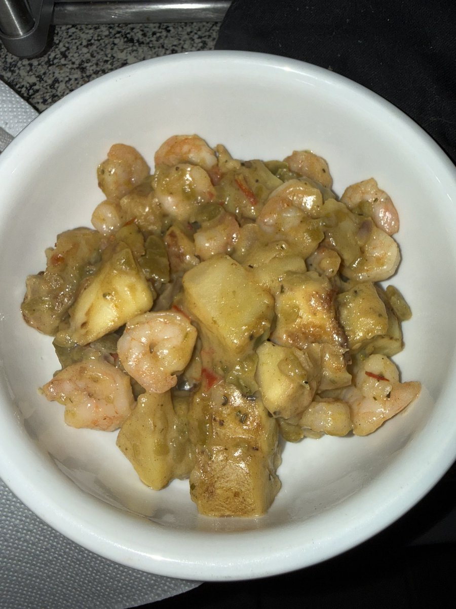 wiltdotcom's tweet photo. Omad + 23hr fast break :p 
it looks kinda gross it's bell peppers and onions, shrimp and potatoes and some left over queso ~450-500 cals needed smth filling cuz im omading tmr https://t.co/ZH0KPxekbb