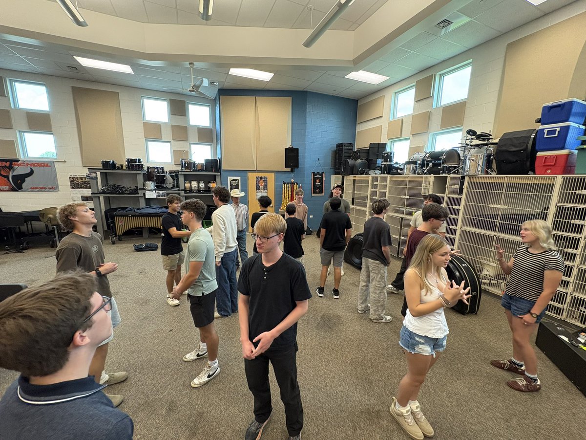 MeadHSBands's tweet photo. Welcome back!! We had a great first day of school! Congratulations to Parker who was awarded the stand! #mavbandfam https://t.co/Yw5fd3pEPW