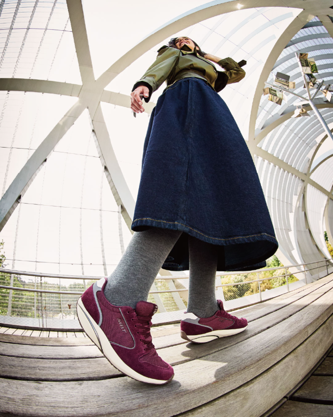 mbt_jp's tweet photo. MBT 2026 FALL &amp; WINTER

MBT-1997 CLASSIC II
color：BURGUNDY

#mbt #スニーカー #ウォーキングシューズ #履きやすい靴 #新作 https://t.co/Tp8IMWo8aW