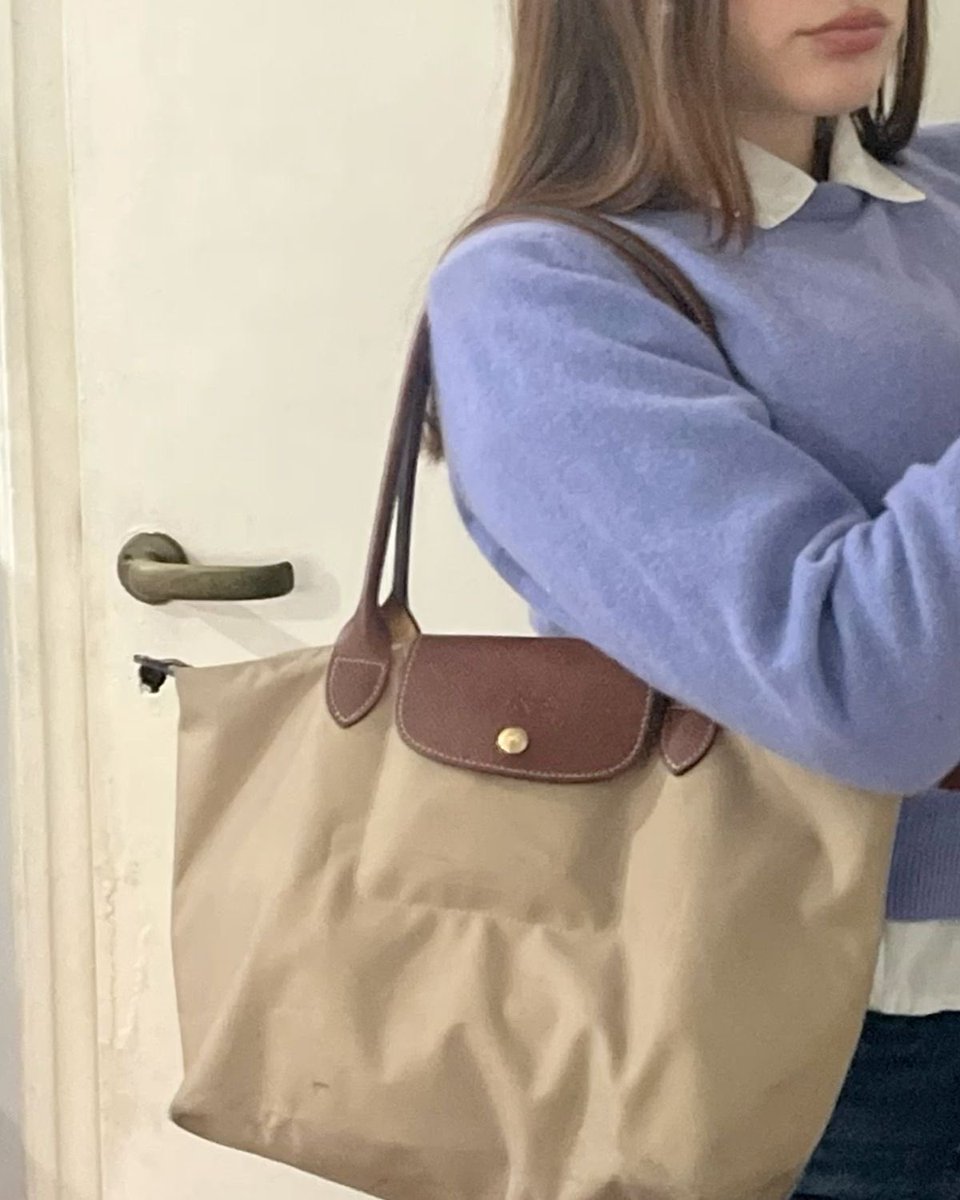 Roonyjjs's tweet photo. ลองชอมสี Beige ไซส์ M long 🥐 
1,390.- คุณหนูเลย  มีมาใบเดียวนะคะ มีร่องรอยตามการใช้งาน พองจุดเล็ก การันตีแท้!! (ออกช็อปไทย) 🛼🥯🌟

#กระเป๋ามือสอง #ส่งต่อเสื้อผ้ามือ2 #longchampมือสอง #โล้ะตู้เสื้อผ้า #กระเป๋าแบรนด์ #ส่งต่อเครื่องสำอางค์ #ส่งต่อlongchamp #longchampthailand https://t.co/TbT4BRllNX