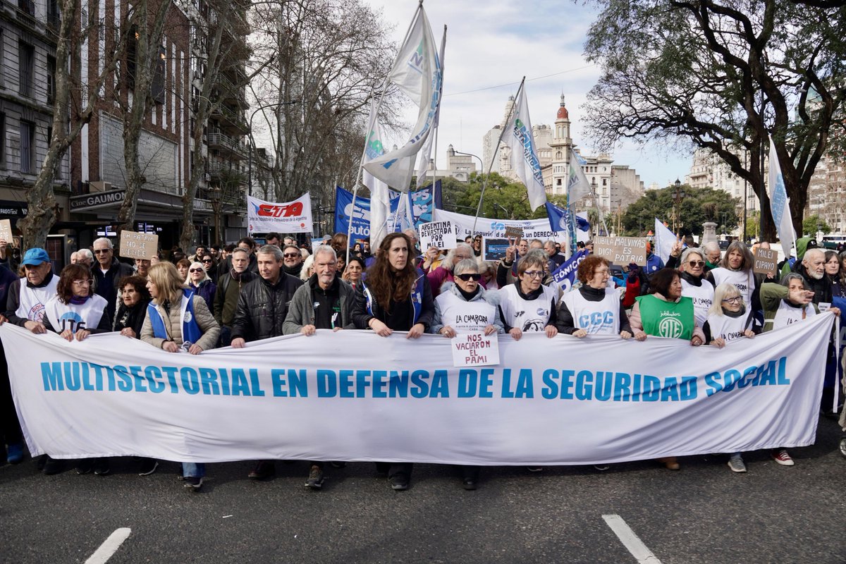 La_Bancaria's tweet photo. En un contexto en el que el endeudamiento de los trabajadores se profundiza y preocupa a las organizaciones sindicales, mientras el Gobierno permanece indiferente, los jubilados vuelven a ser, como siempre, uno de los sectores más castigados. https://t.co/FI1ai4l202