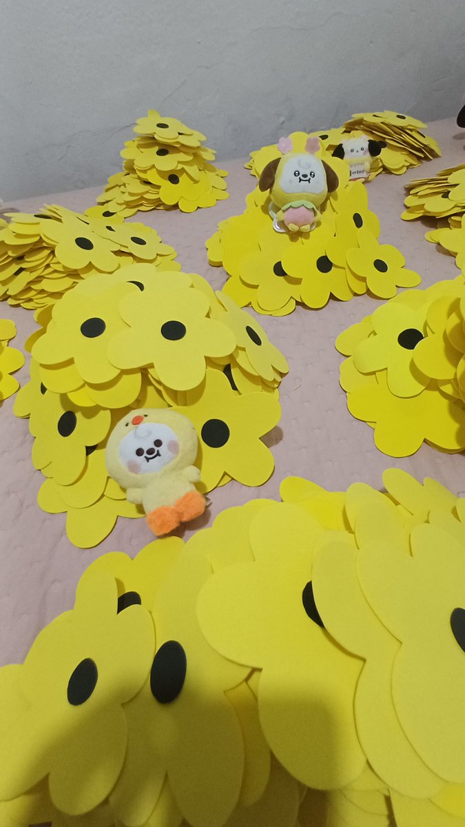 mechupalolo's tweet photo. muitas flores pro meu Jimin, bati além da meta que era 1000 flores, conseguimos fazer 1107! 😭💛 https://t.co/uLPNiArYOX