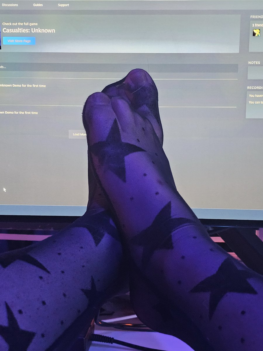 da_azy's tweet photo. Good eveninggg~
#femboy #thighs #feetfetısh #twink #bored https://t.co/33mNsVQDQH