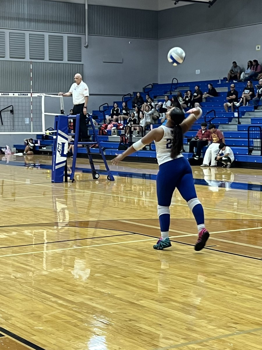 DustyGibbs18's tweet photo. Great win last night for @lobo_vball ! @CoachLMoffett @coach_bh2o @AmenEmerald @CoachCCastillo @LehmanLobosAth https://t.co/VmYSqas1Co