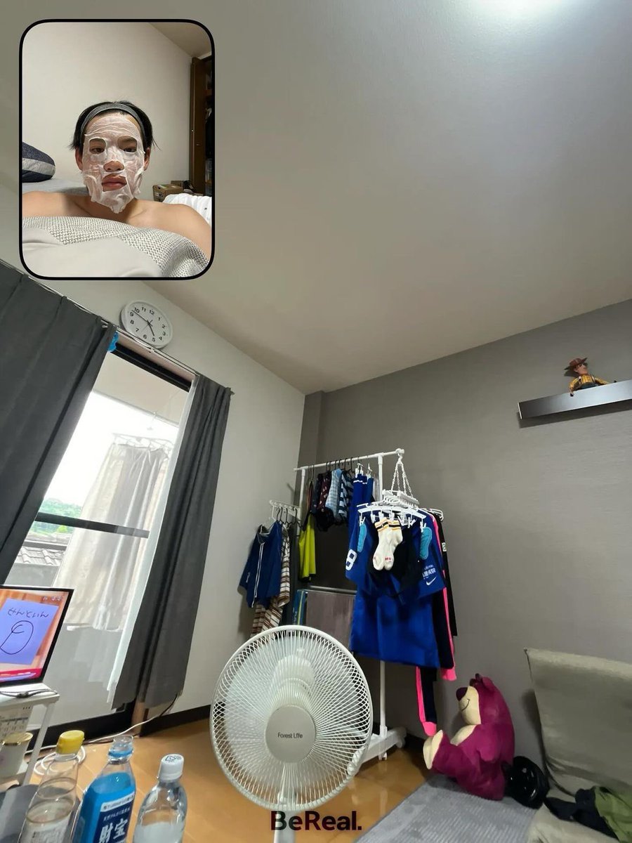 ikepanlover18's tweet photo. 運動部くんの部屋。干してあるパンツとかユニフォームがエロい！部屋行ったついでに他のパンツとかシコテチェックしたい！ https://t.co/yXoLImwx34
