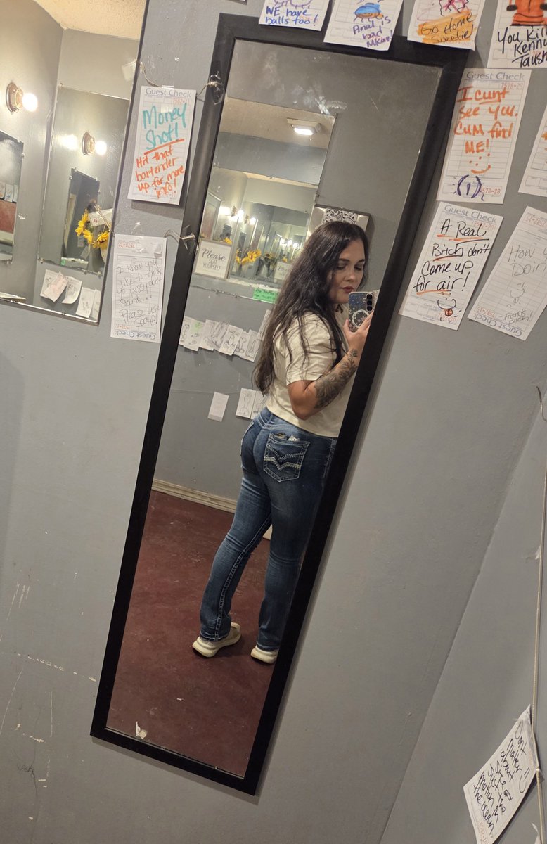 misstemptaly40's tweet photo. I look in the mirror and I dont mind what I see, do you? 😘 https://t.co/HU4EPyg5GM