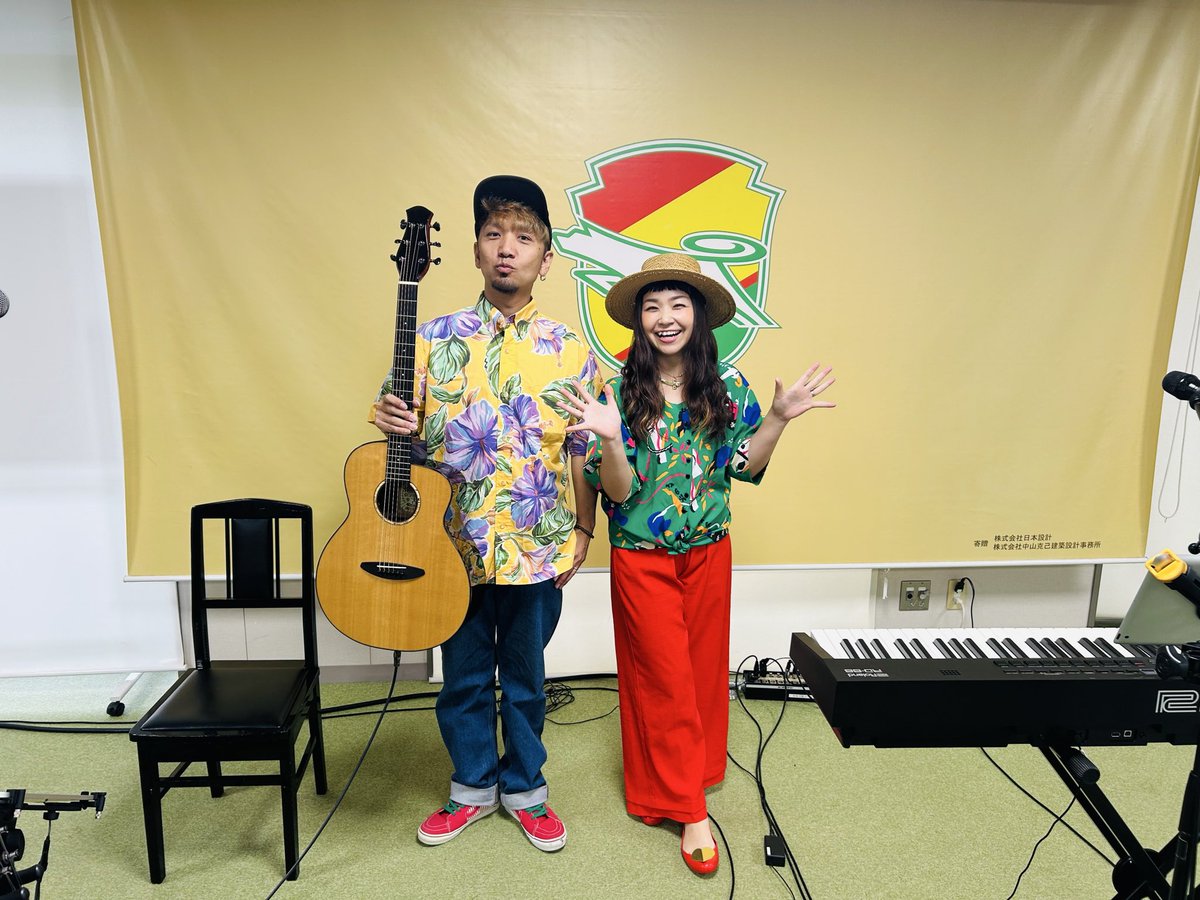 kanonpnow's tweet photo. ジェフの夏休み企画！
で、かのんぷ♪���イブと、ウクレレワークショップ！
曲はもちろん「オーレー♪オレオレオレー♪」
小学生の頃、Jリーグの大ファンだった身としては感慨深い企画でした。

#かのんぷ♪ #ウクレレワークショップ #ジェフ #ユナパの夏 #ジェフ千葉 https://t.co/UbZweueOjO