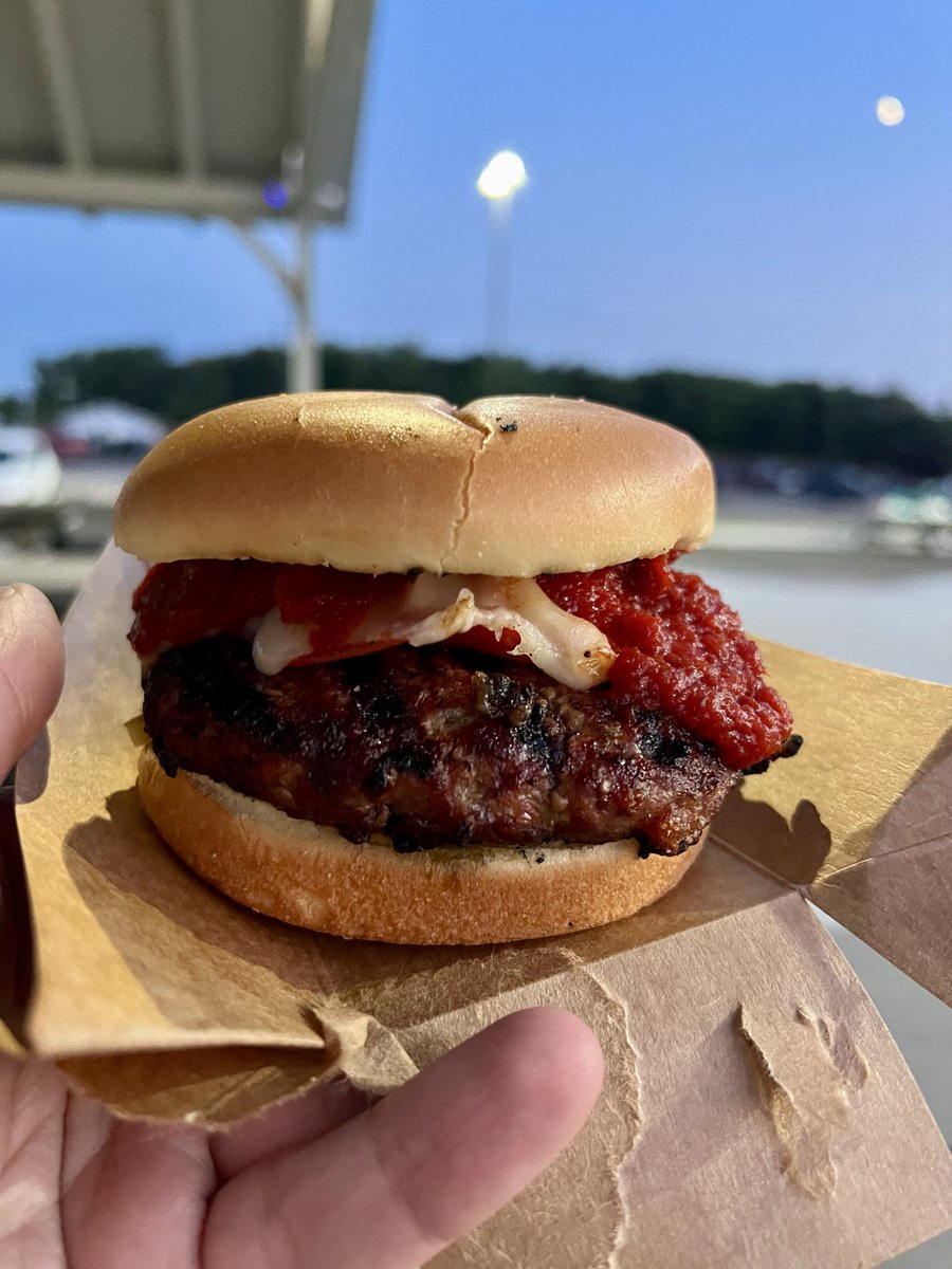 DeHydrationK's tweet photo. Day 06, Burger 16
Ultimate Pizza Burger
Fresh hand pattied chargrilled beef, topped with mozzerella cheese, pepperoni, bacon, sauted onion, mushroom, green pepper and home made marinara on a brioche bun. https://t.co/bGzgwrKuVP