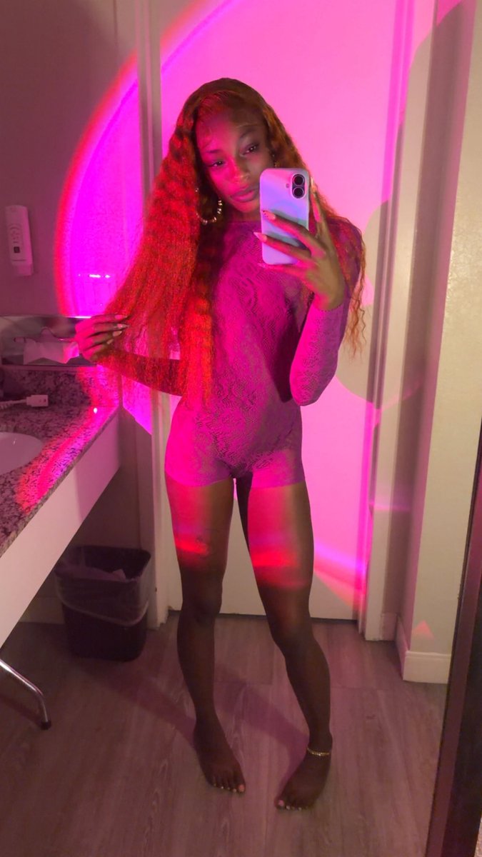 TokyoDollXO's tweet photo. A little pink, a little trouble… exactly how I like it 💋 https://t.co/gExVwAgutC