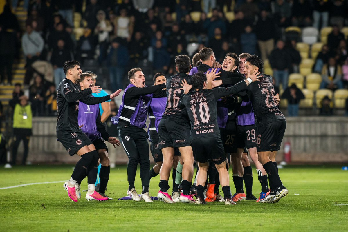 caplatense's tweet photo. 𝑄𝑢𝑒 𝑙𝑜 𝑙𝑙𝑒𝑣𝑎𝑛 𝑎𝑑𝑒𝑛𝑡𝑟𝑜, 𝑐𝑜𝑚𝑜 𝑙𝑜 𝑙𝑙𝑒𝑣𝑜 𝑦𝑜 🤍

Este grupo sigue escribiendo historia ✍🏻

#𝐎𝐫𝐠𝐮𝐥𝐥𝐨𝐌𝐚𝐫𝐫𝐨́𝐧🤎 https://t.co/sHl3bv5UtH