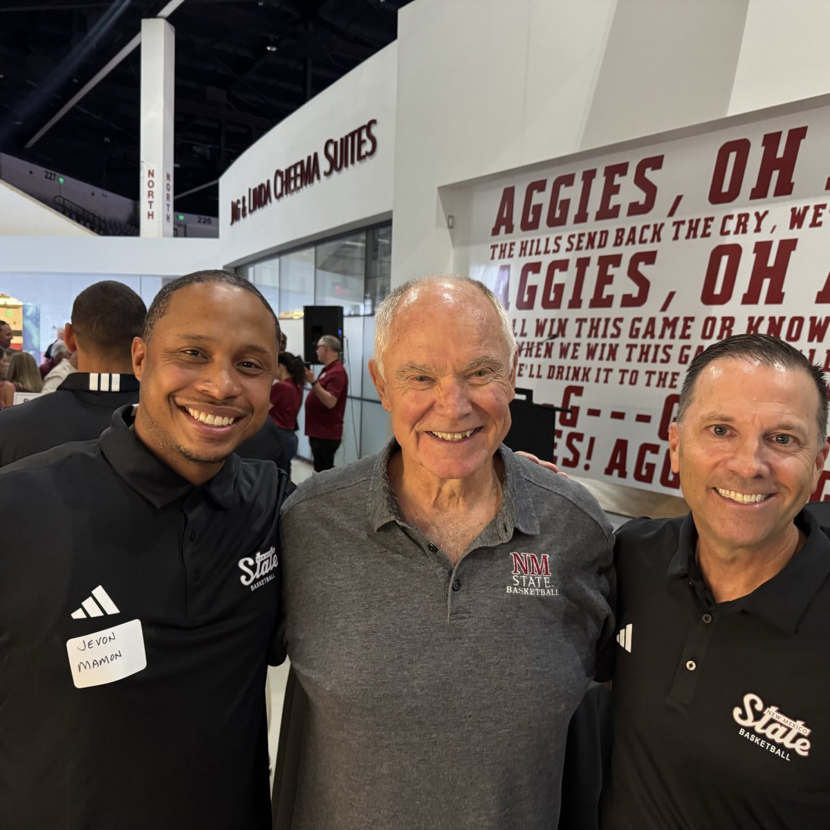 NMStateMBB's tweet photo. 𝙃𝙪𝙙𝙙𝙡𝙞𝙣𝙜 𝙪𝙥 𝙬𝙞𝙩𝙝 𝙩𝙝𝙚 𝙝𝙚𝙖𝙧𝙩 𝙤𝙛 𝙤𝙪𝙧 𝙛𝙖𝙣𝙗𝙖𝙨𝙚

Thank you to the NMSU 6th Man Club for hosting tonight’s back-to-school social

Great to see everyone &amp; can’t wait for the season 🏀

#AggieUp https://t.co/iBMophOewK