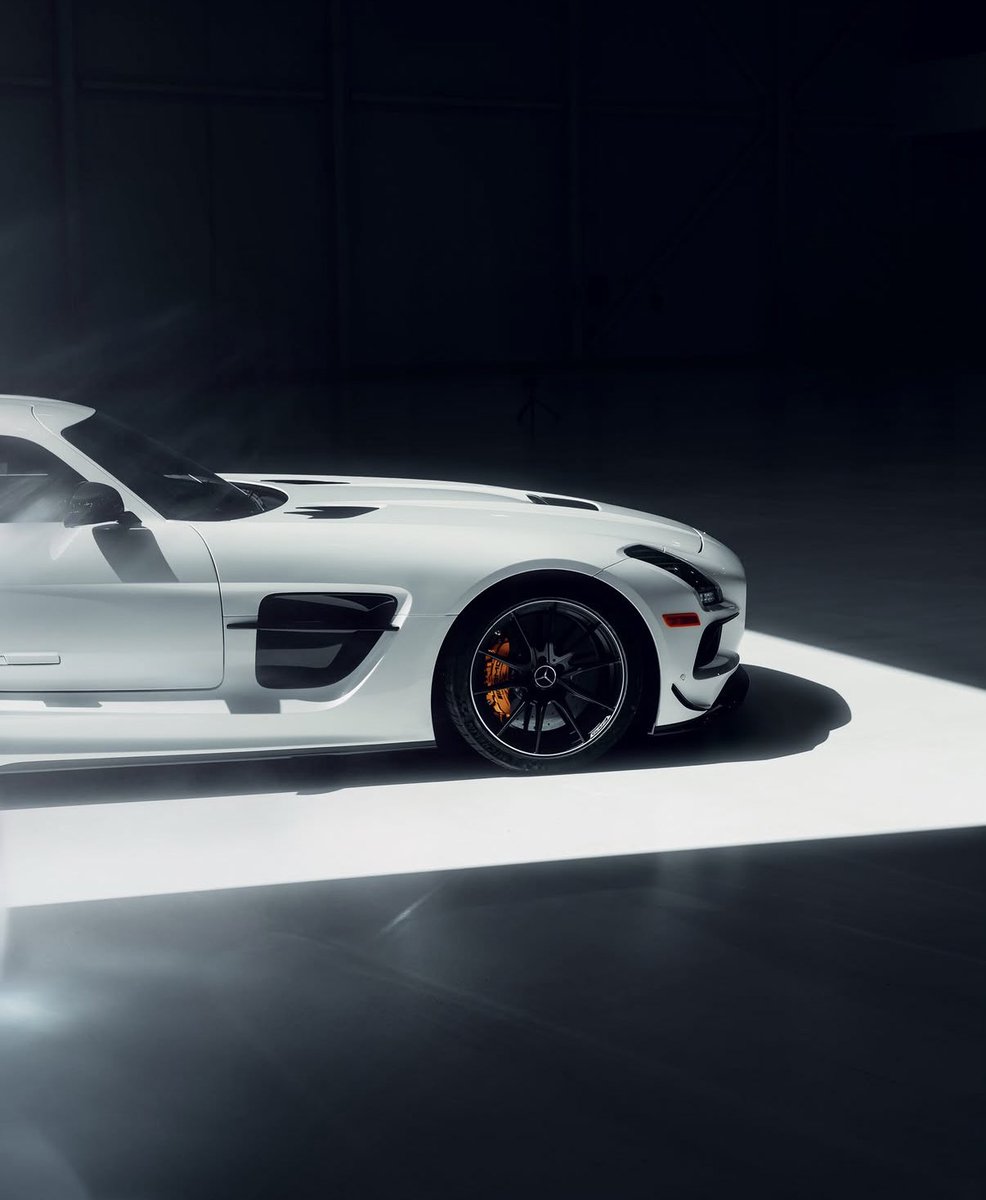 LuxuryCars365's tweet photo. Mercedes-AMG ☁️ https://t.co/WB0ELGgGnL