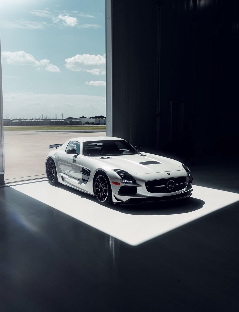 LuxuryCars365's tweet photo. Mercedes-AMG ☁️ https://t.co/WB0ELGgGnL