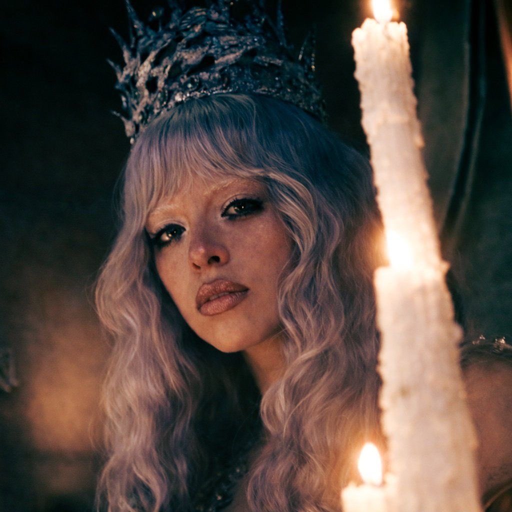 reyscigar's tweet photo. Why I think Melanie Martinez is innocent— a thread. 🪡🧵 https://t.co/kwEnughmqO
