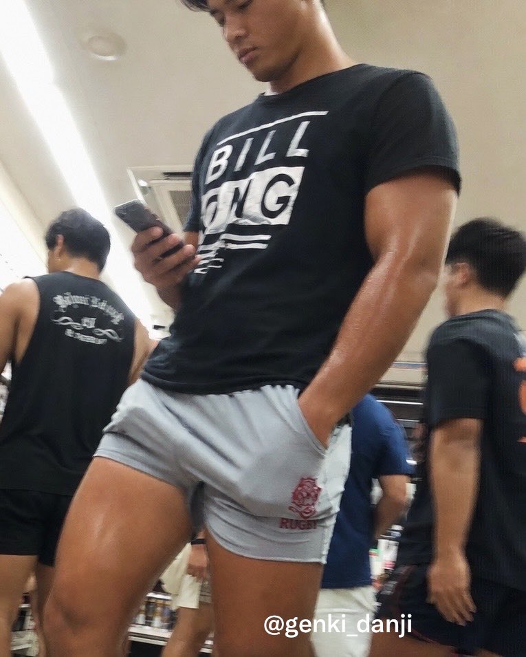 genki_danji's tweet photo. 合宿の聖地Sでの夜の過ごし方🏉
-コンビニ編-

#ai男子 #イケメン #マッチョ #体育会 #体育会男子 https://t.co/i7VIxTK6IU