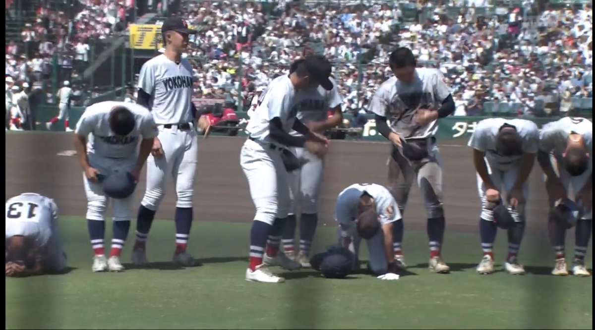 Mrgoro87's tweet photo. 神奈川を無双して甲子園に出てきて、ここまでも強さを見せつけ続けた横浜。
そしてそのチームの大黒柱を打って大差で破った智辯和歌山。両校ハイレベル過ぎる。
優勝はできんかったけど、天国の渡辺さんも横浜ナインにお疲れさんって微笑んでそう。

去年春のリベンジ達成した智辯和歌山強し。 https://t.co/xNmGBPcjZm